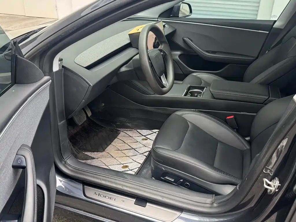Tesla Model 3 — миниатюра 6