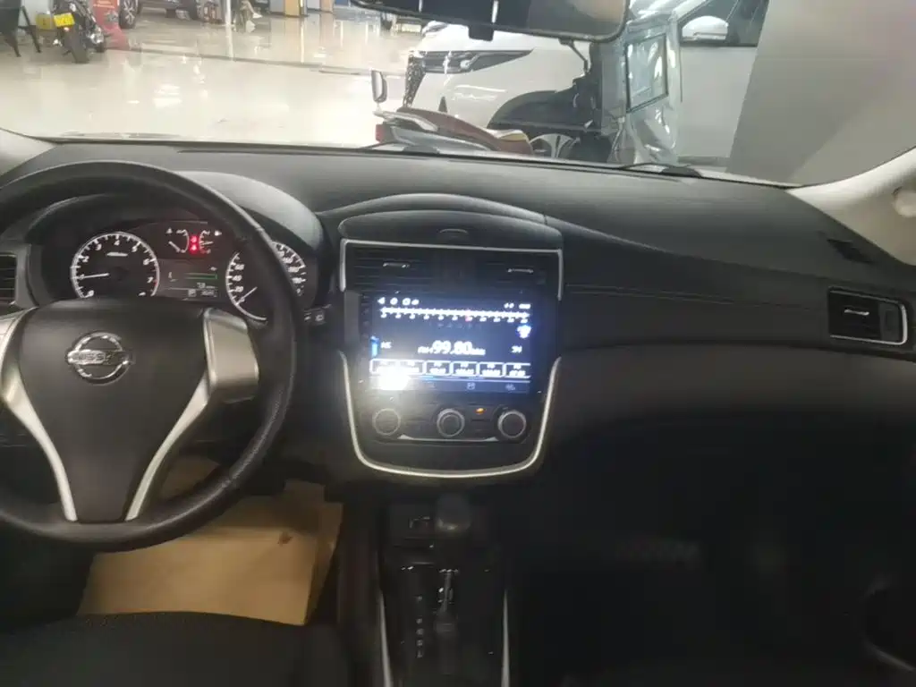Nissan Tiida — миниатюра 13