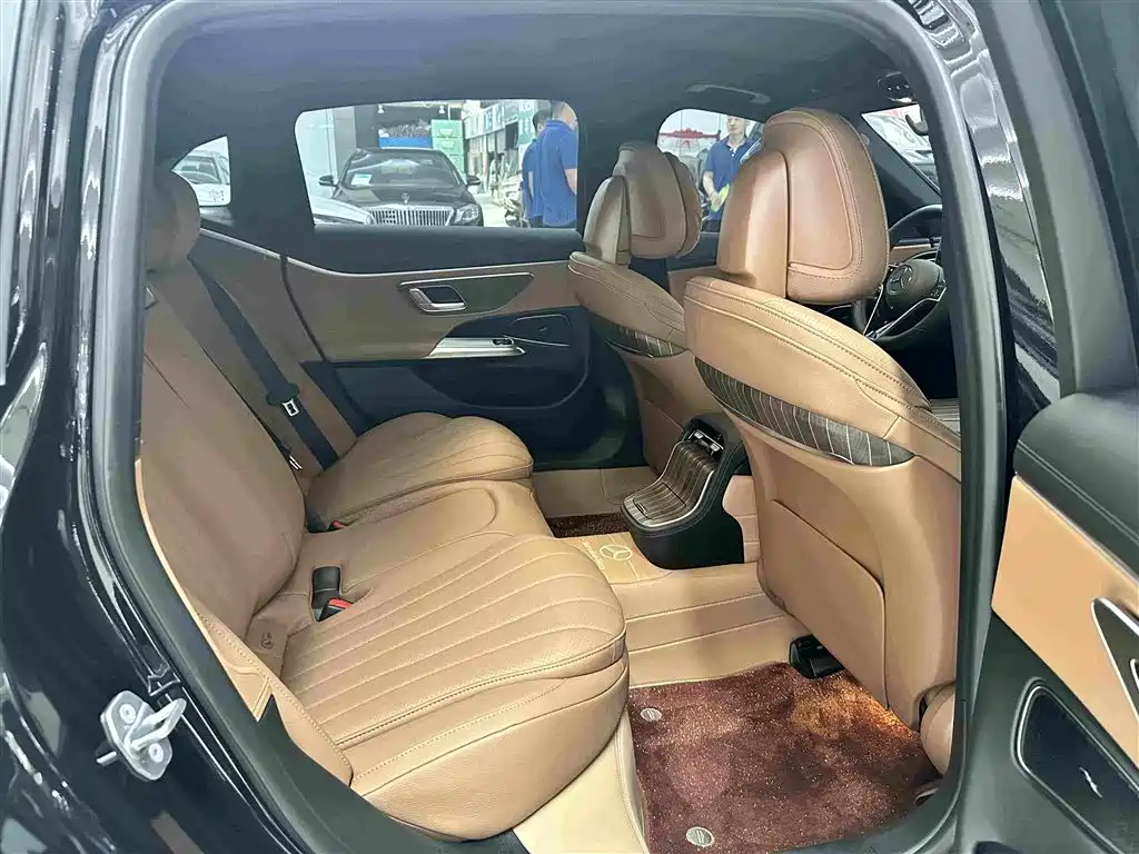Mercedes-Benz E-Class — миниатюра 16