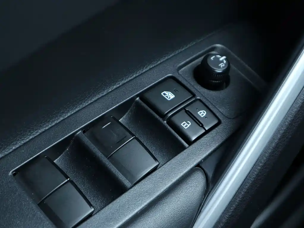 Toyota Corolla Cross — миниатюра 21