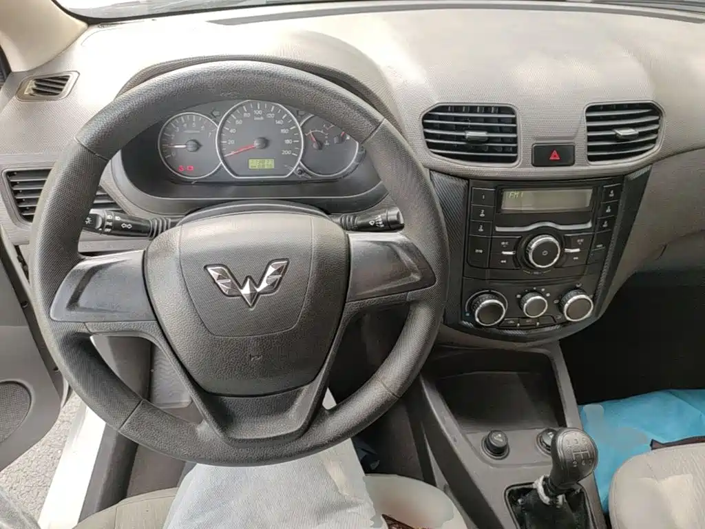 Wuling Hongguang — миниатюра 10