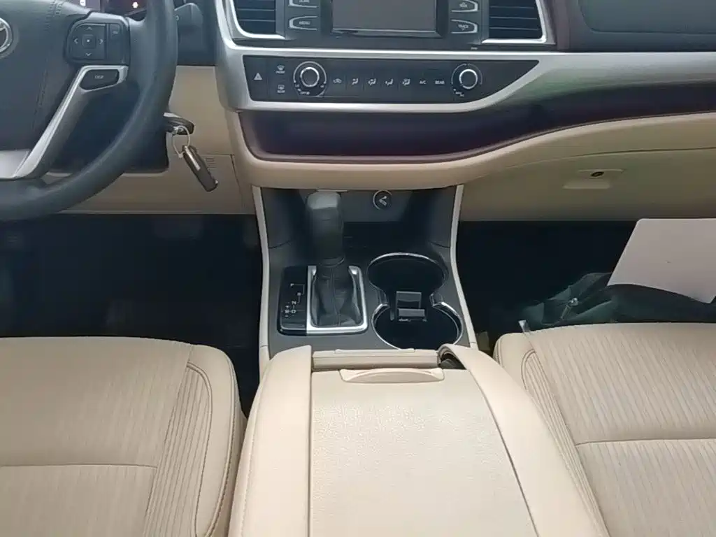 Toyota Highlander — миниатюра 14