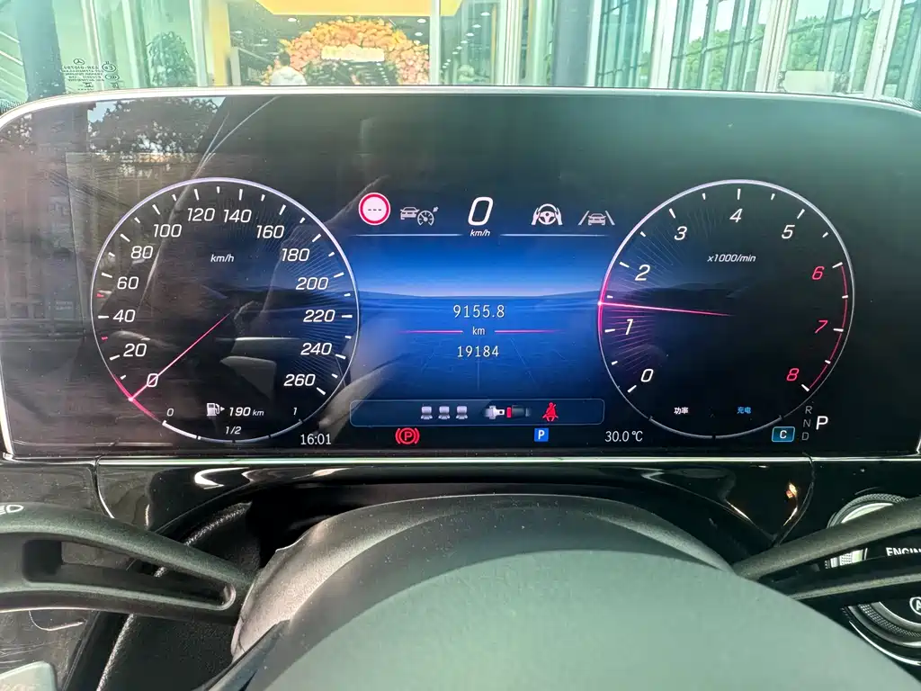Mercedes-Benz E-Class — миниатюра 8