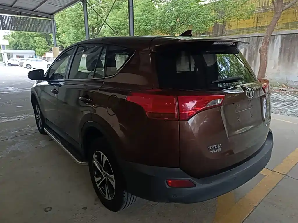 Toyota RAV4 — миниатюра 5