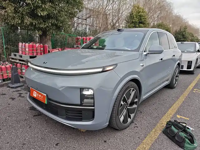 Li Auto IDEAL L8 2025