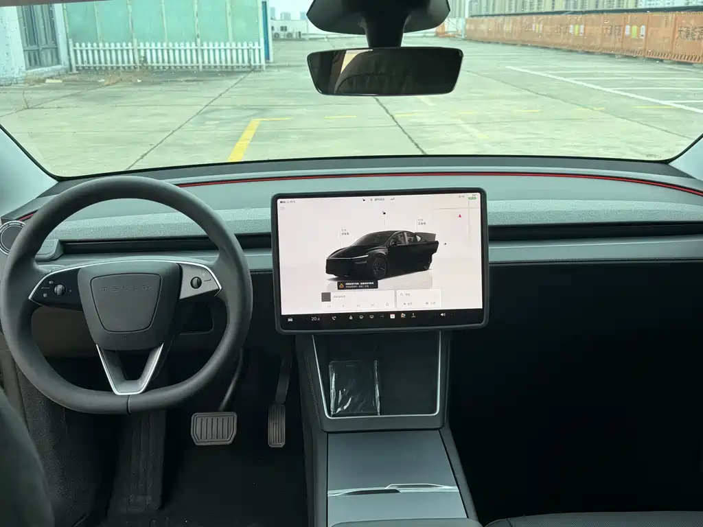 Tesla Model Y — миниатюра 6