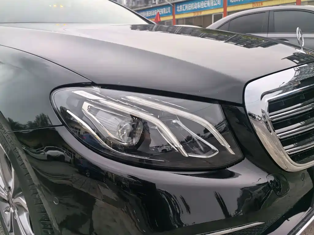 Mercedes-Benz E-Class — миниатюра 3