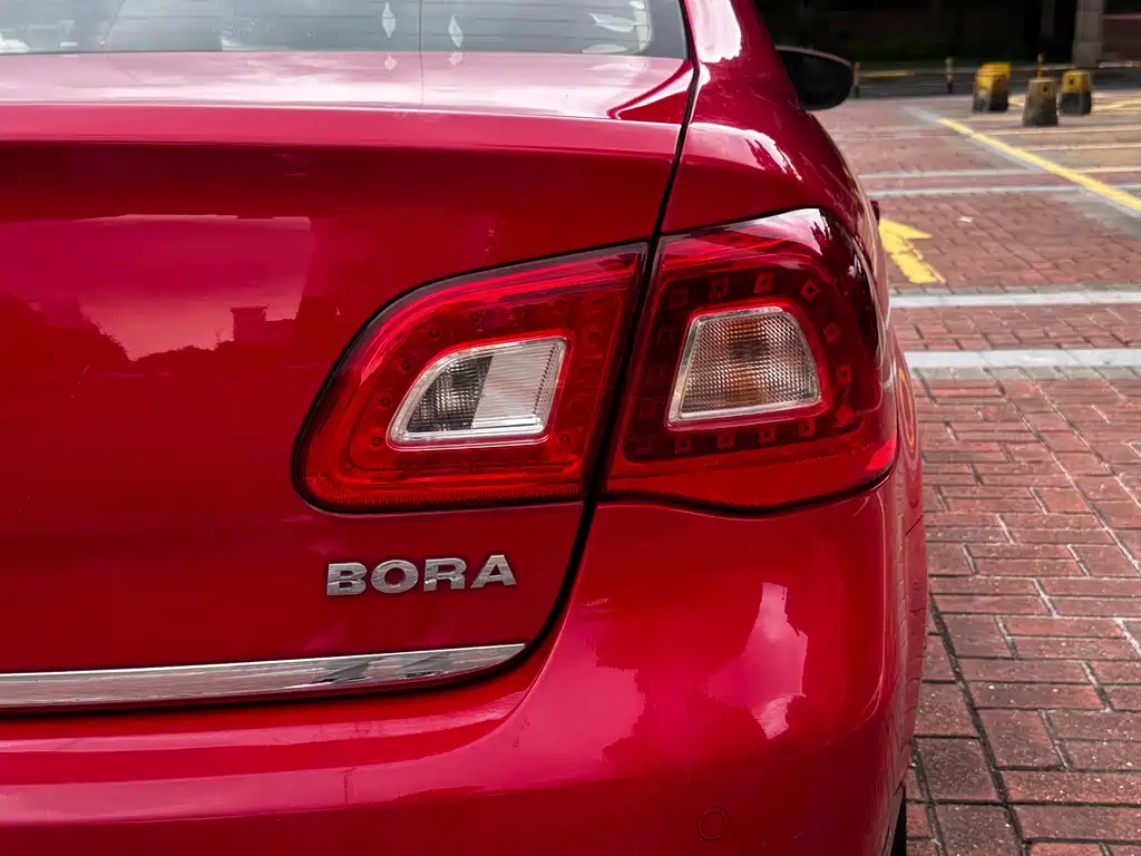 Volkswagen Bora 2012 1.6L AT Fashion