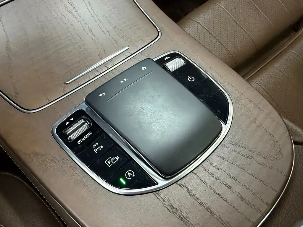 Mercedes-Benz E-Class — миниатюра 17