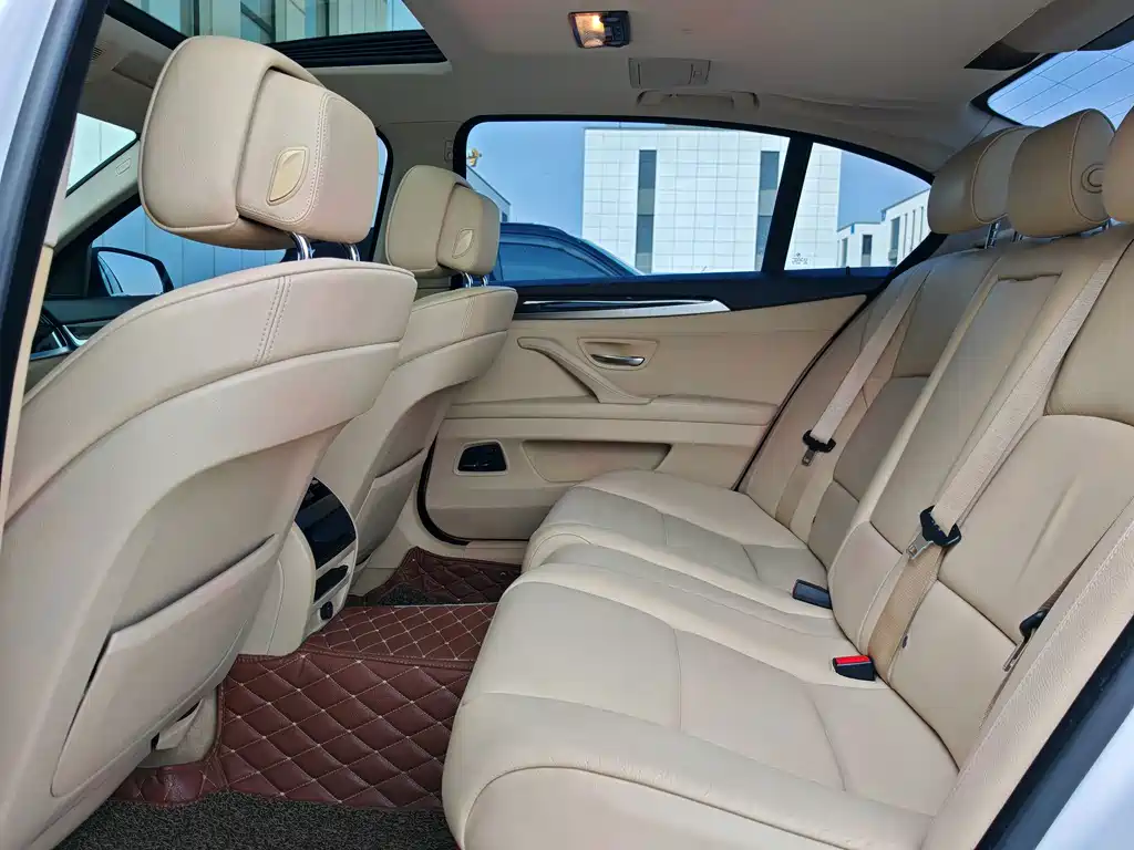 BMW 5 Series — миниатюра 15