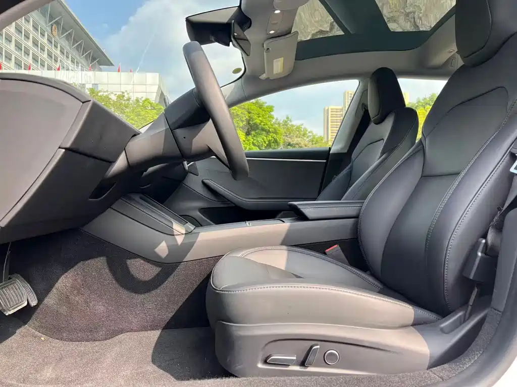 Tesla Model 3 — миниатюра 13