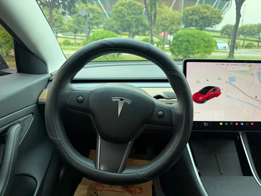 Tesla Model 3 — миниатюра 6