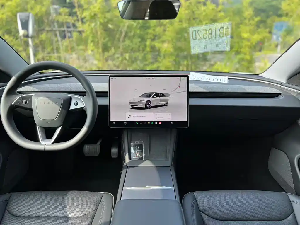 Tesla Model 3 — миниатюра 16