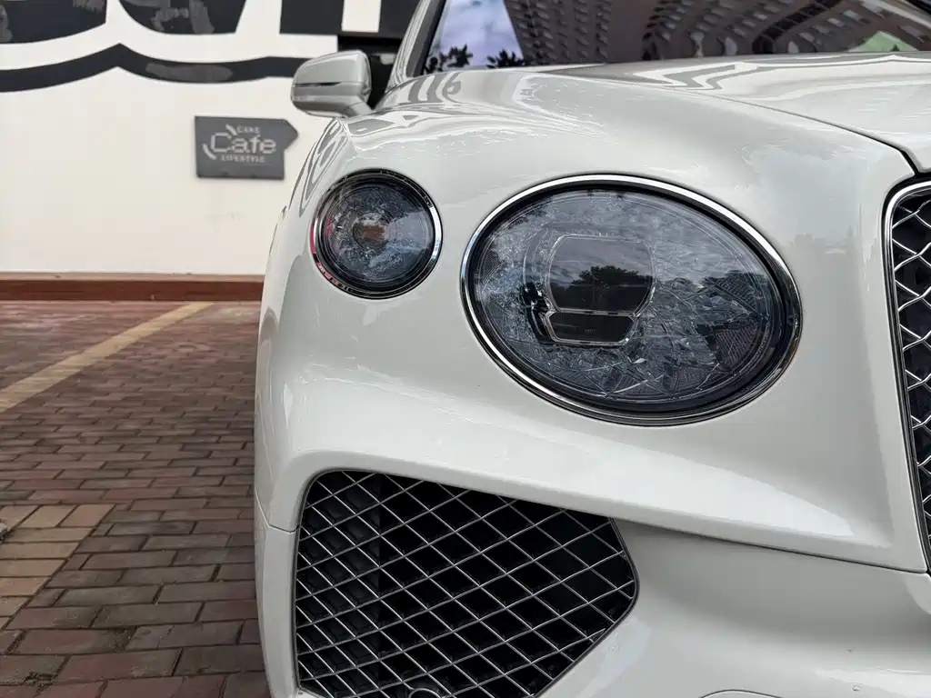 Bentley Bentayga — миниатюра 10