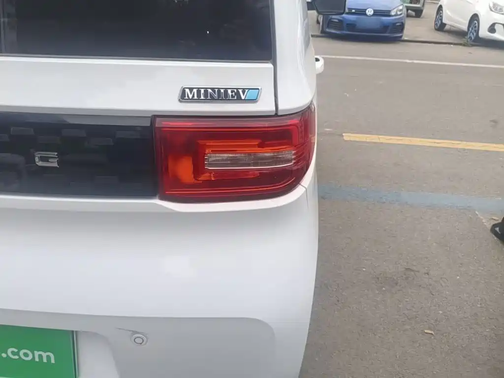 Wuling MINIEV — миниатюра 8