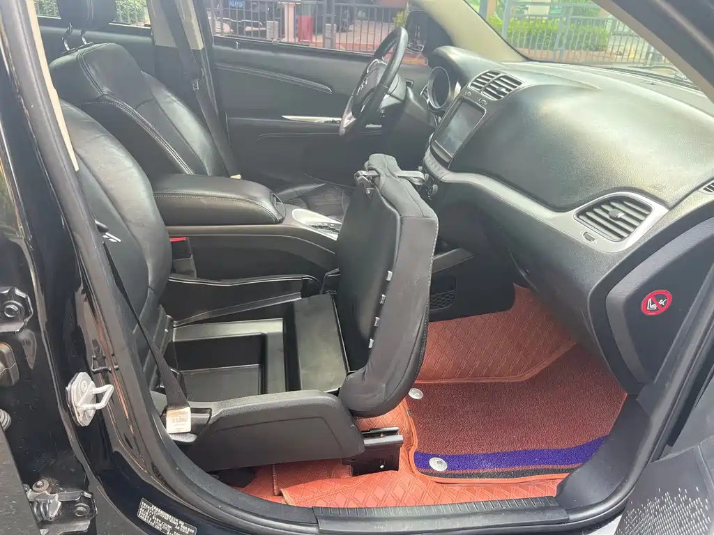 Dodge Journey — миниатюра 13