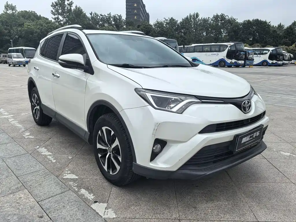 Toyota RAV4 - фото 3