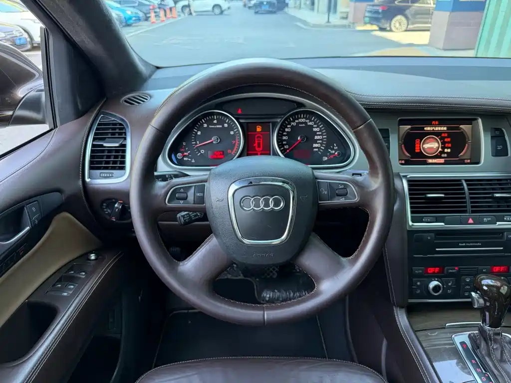 Audi Q7 — миниатюра 5