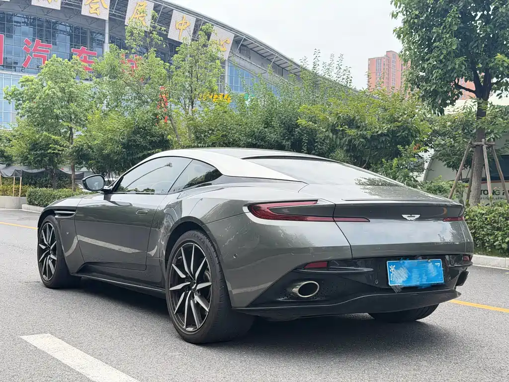 Aston Martin DB11 — миниатюра 6