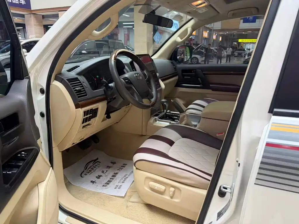 Toyota Land Cruiser — миниатюра 8