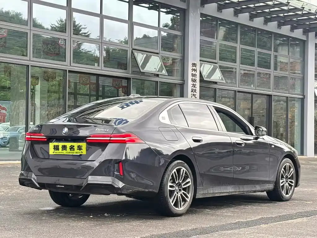 BMW 5 Series — миниатюра 4