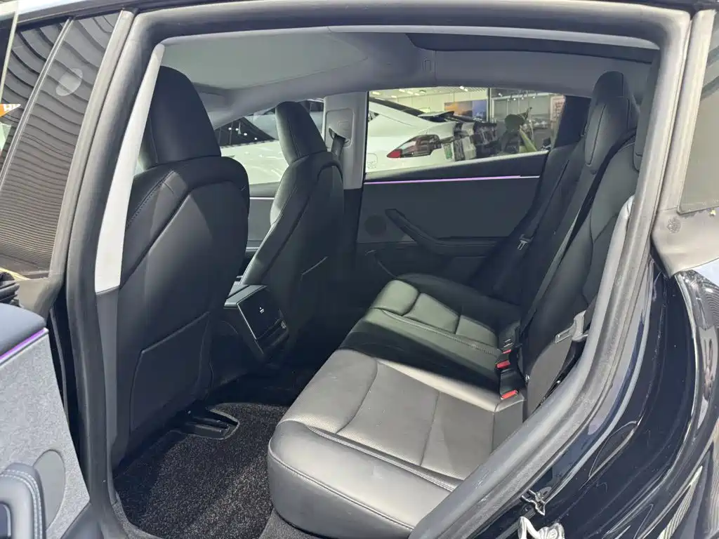 Tesla Model 3 — миниатюра 17