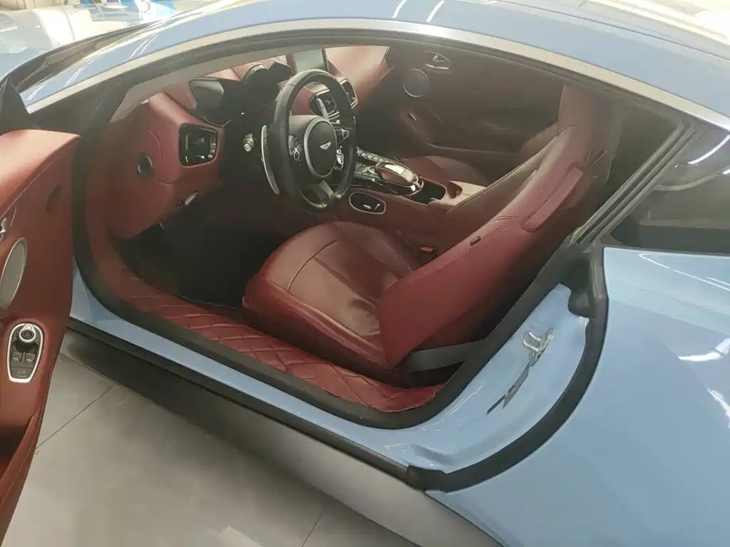 Aston Martin V8 Vantage — миниатюра 7