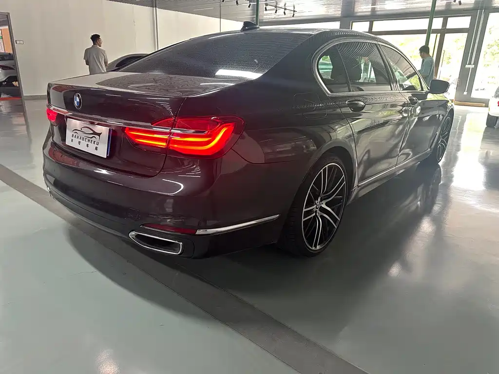 BMW 7 Series — миниатюра 7