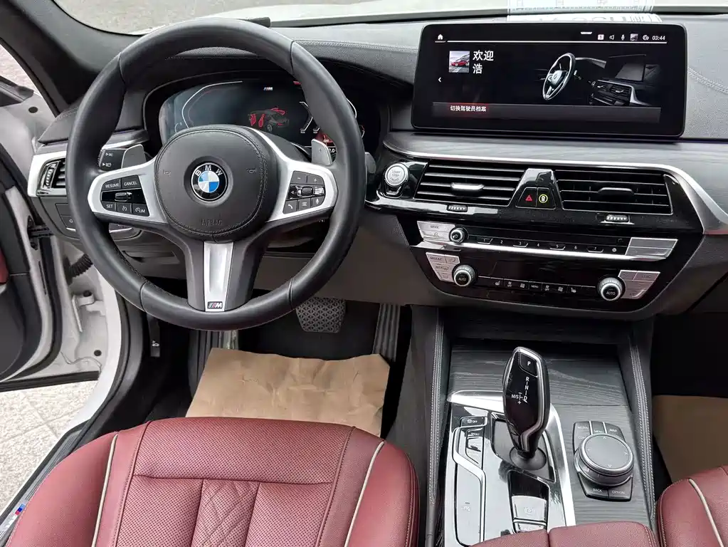 BMW 5 Series — миниатюра 11