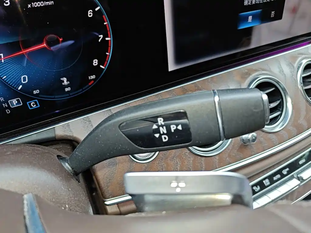 Mercedes-Benz E-Class — миниатюра 14