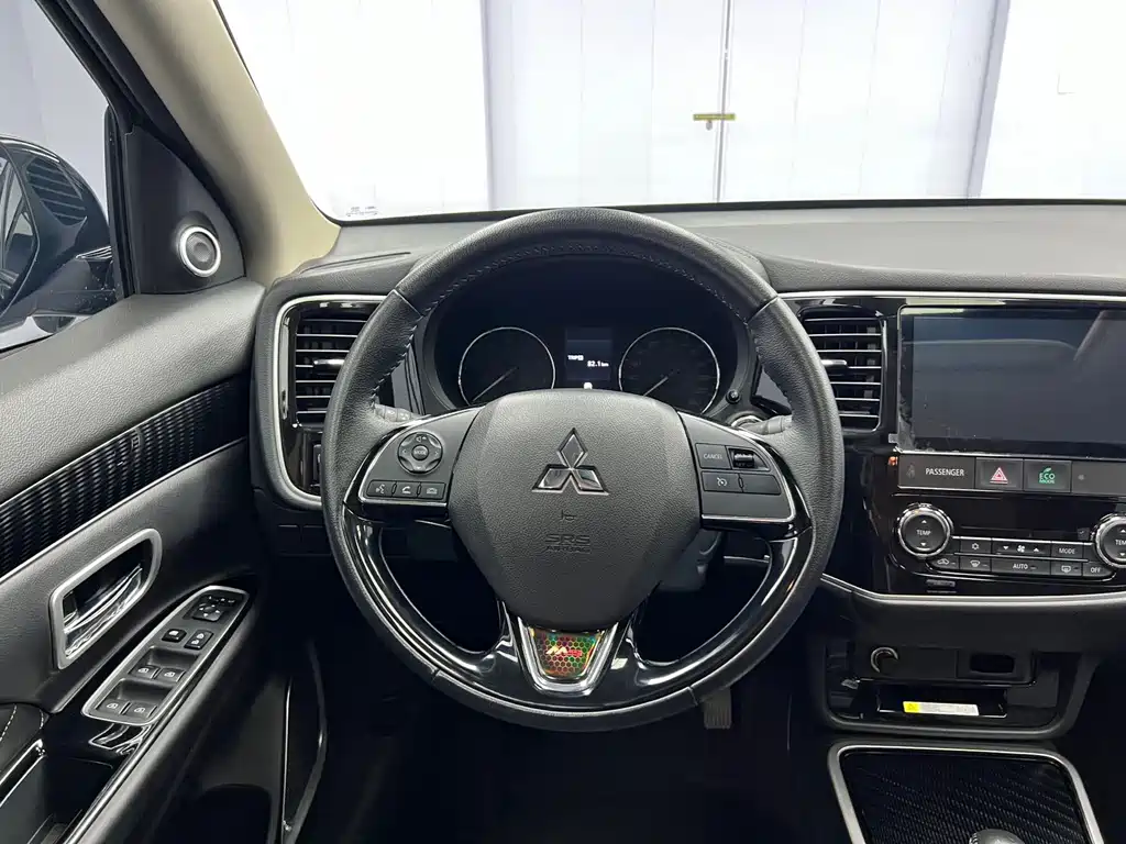 Mitsubishi Outlander — миниатюра 11