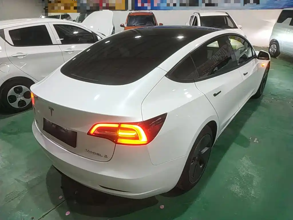 Tesla Model 3 — миниатюра 7
