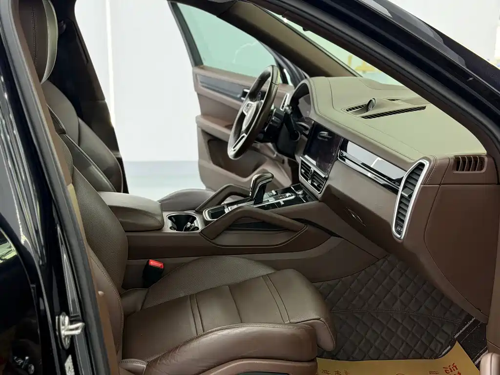 Porsche Cayenne — миниатюра 10