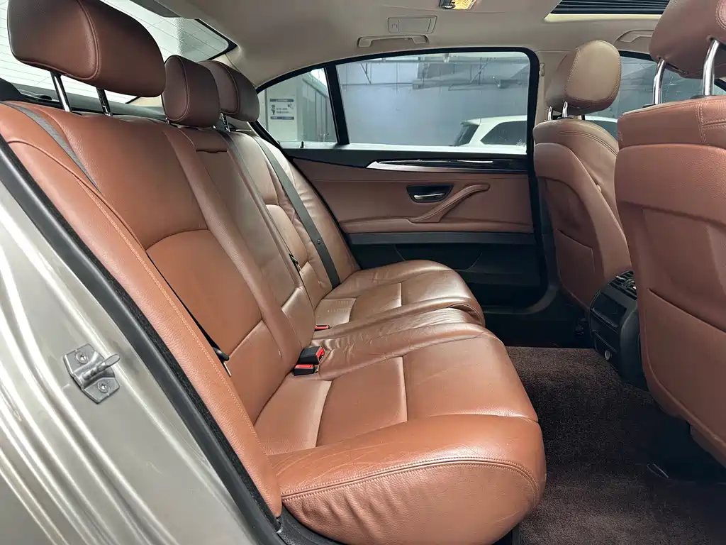 BMW 5 Series — миниатюра 14