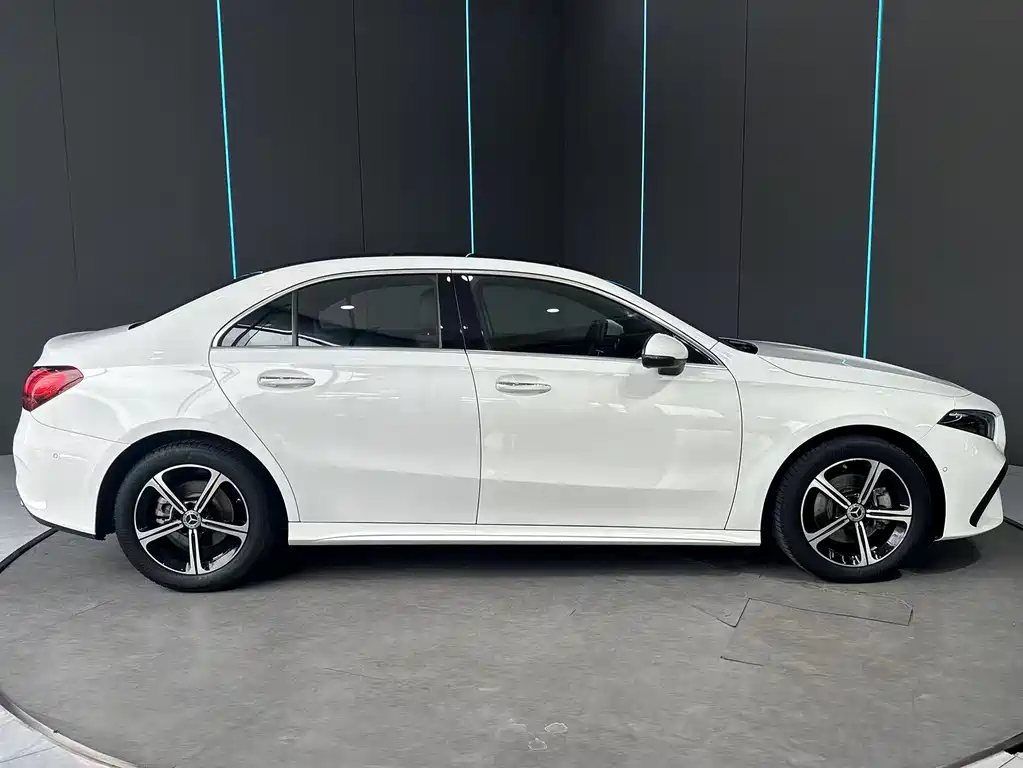 Mercedes-Benz A-Class A 2023 A 200 L Fashion