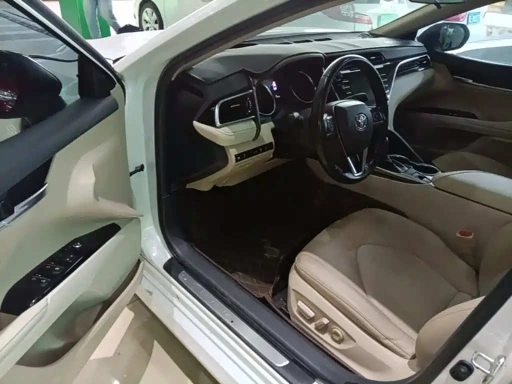 Toyota Camry — миниатюра 16