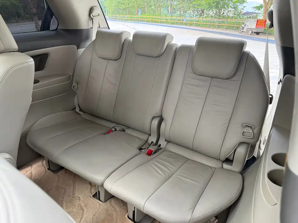Toyota Previa — миниатюра 6