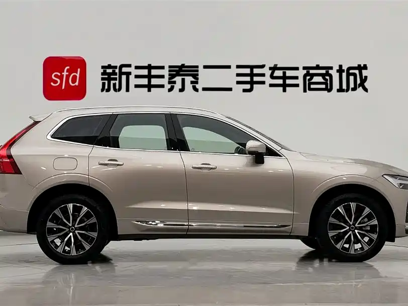 Volvo XC60 2025 B5 Luxury