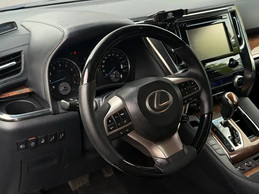 Toyota Alphard 2018 3.5L Luxury