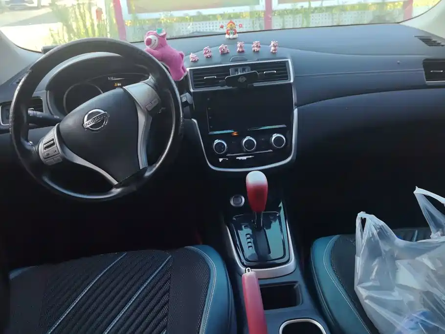 Nissan Tiida — миниатюра 12