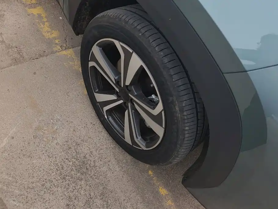 Geely Boyue L — миниатюра 6