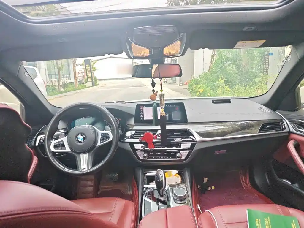 BMW 5 Series — миниатюра 10