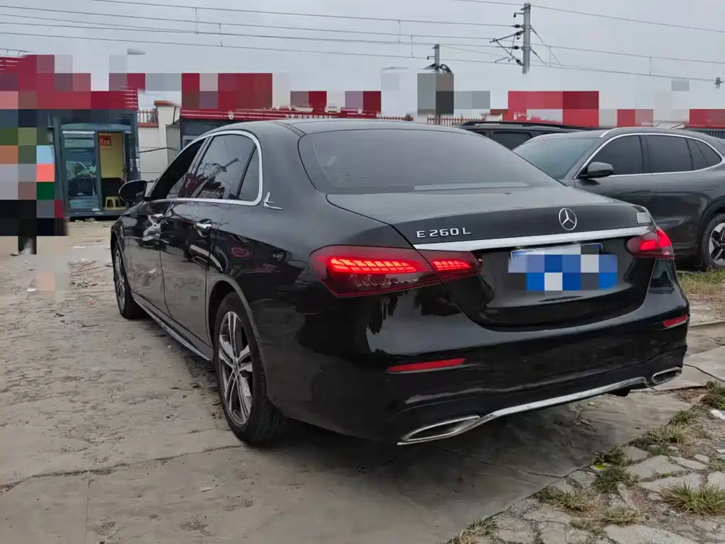 Mercedes-Benz E-Class — миниатюра 8