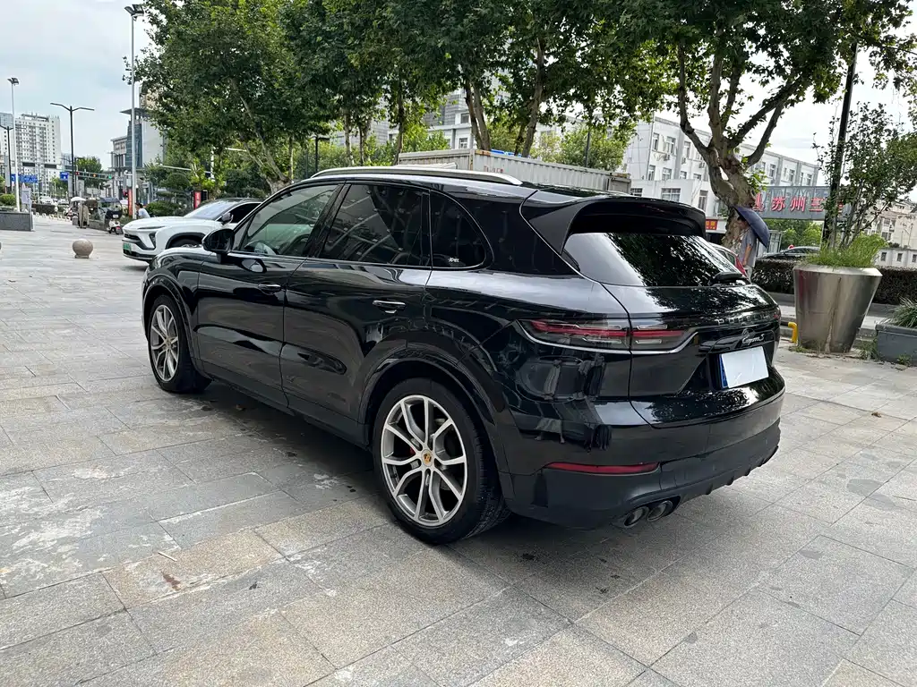 Porsche Cayenne — миниатюра 6