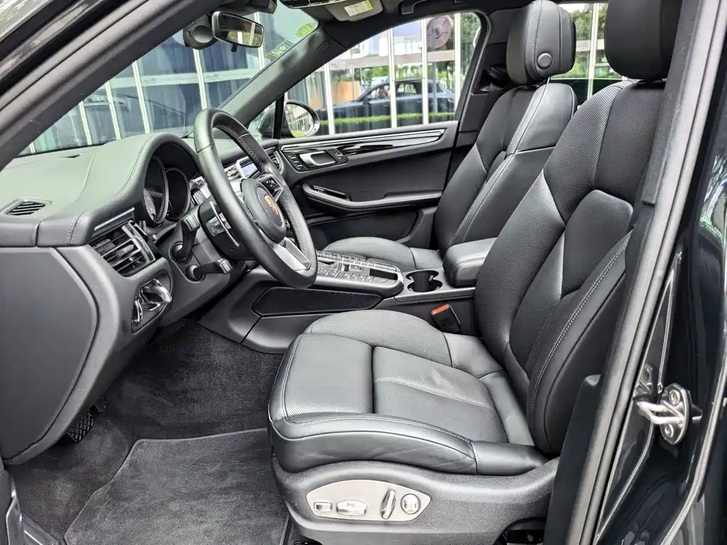 Porsche Macan — миниатюра 7