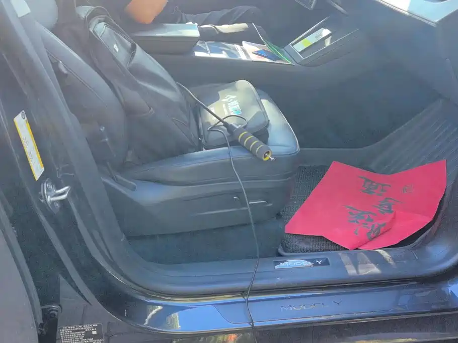 Tesla Model Y — миниатюра 8