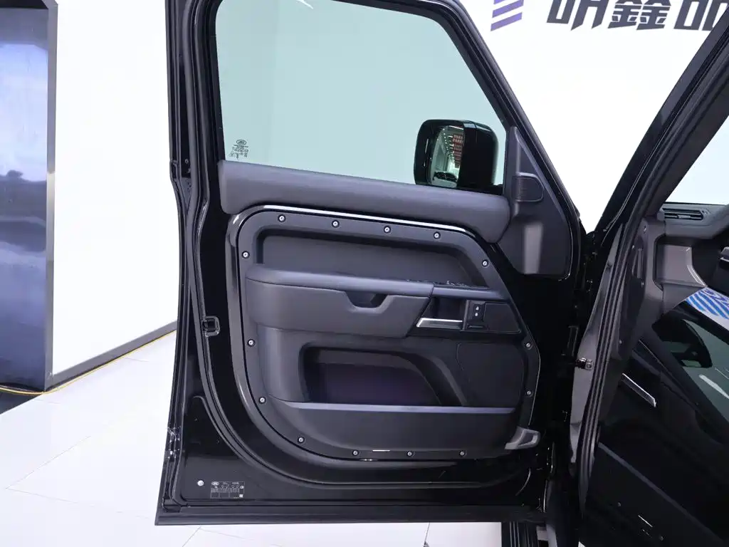 Land Rover Defender — миниатюра 18