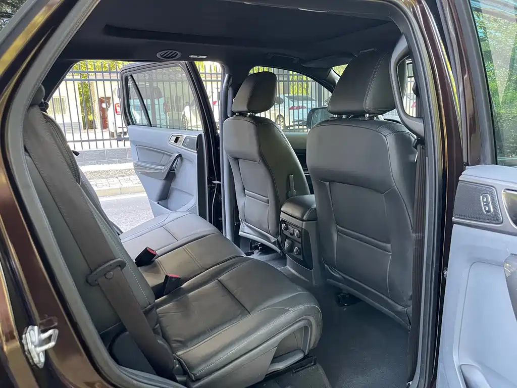 Ford Everest — миниатюра 8