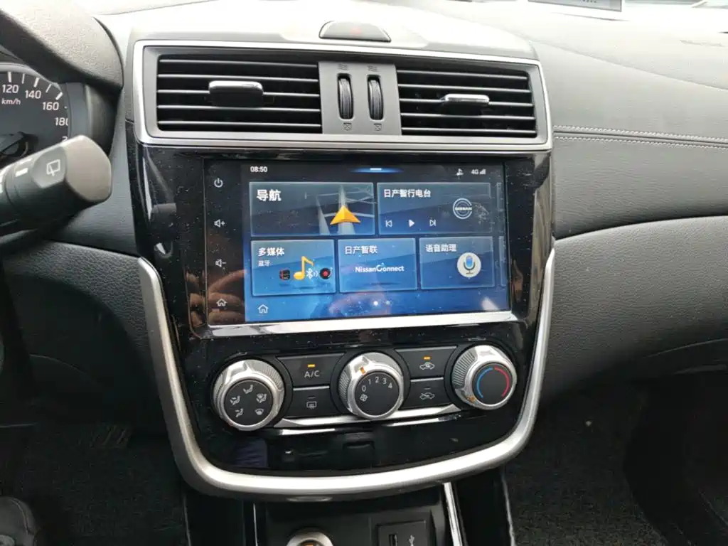 Nissan Tiida — миниатюра 13