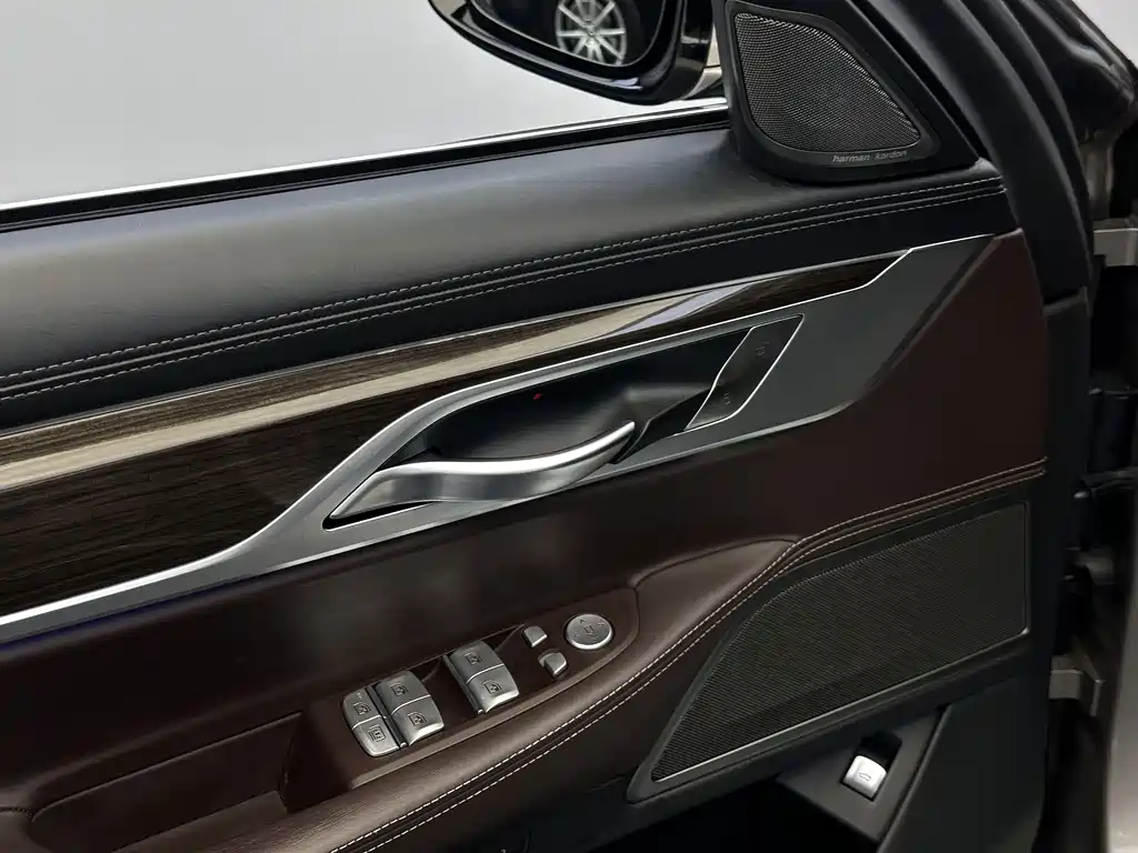 BMW 7 Series — миниатюра 33